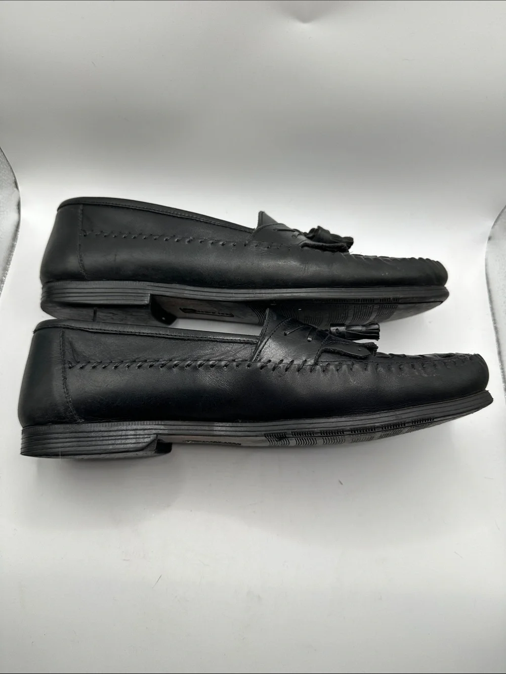 Earth Shoe Black Leather Tassel Loafers for Men dose 10.5